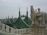 Die Elisabeth-Br&uuml;cke &uuml;ber die Donau